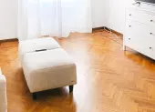Tmavé podlahové panely – do ktorých interiérov sa hodia?