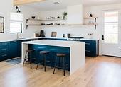 Dvojfarebný kuchynský nábytok