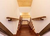 Schodisko - ako módne usporiadať schody do prvého poschodia v rodinnom dome?