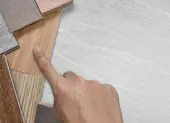 Ako rezať panely na vinylové podlahy?