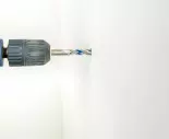 Ako opravit prevrtany kabel v stene?