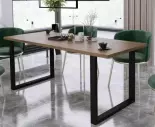 Elegantna vaza ako dokonala dekoracia do jedalne v akomkolvek style
