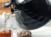 Akú kanvicu kúpiť do kuchyne?