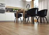 Podlahové panely do kuchyne - vinyl alebo laminát?
