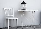 Ako natrieť stoličku nabielo, aby ste jej vdýchli druhý život?