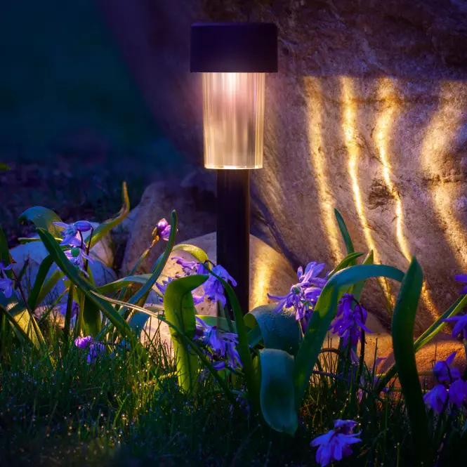 Solárna lampa PIN VO0813 Čierna