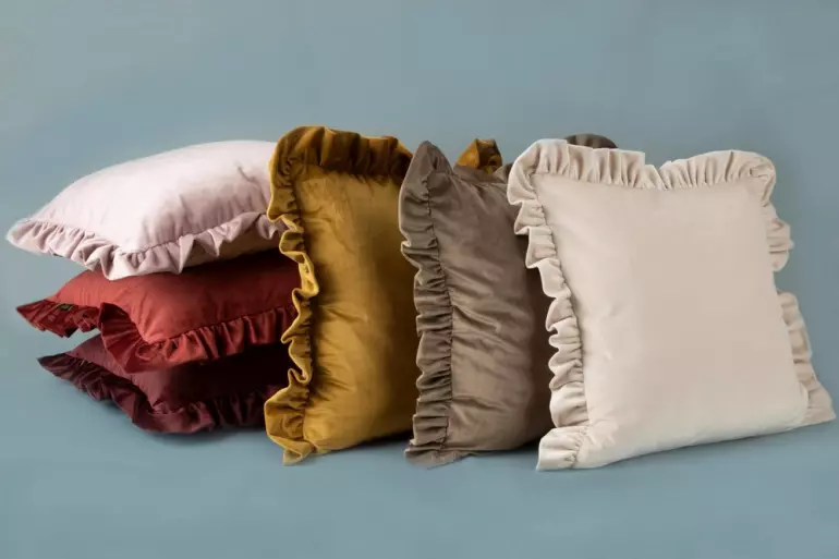 Obliečka na vankúš Velvet/25/N 45x45 červený volán 387651,2