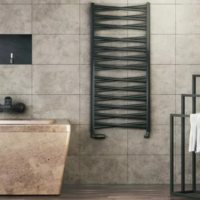 Kúpeľňový radiátor Łezka 3D Ł3DX 2650 čierna 1435x540 mm,4