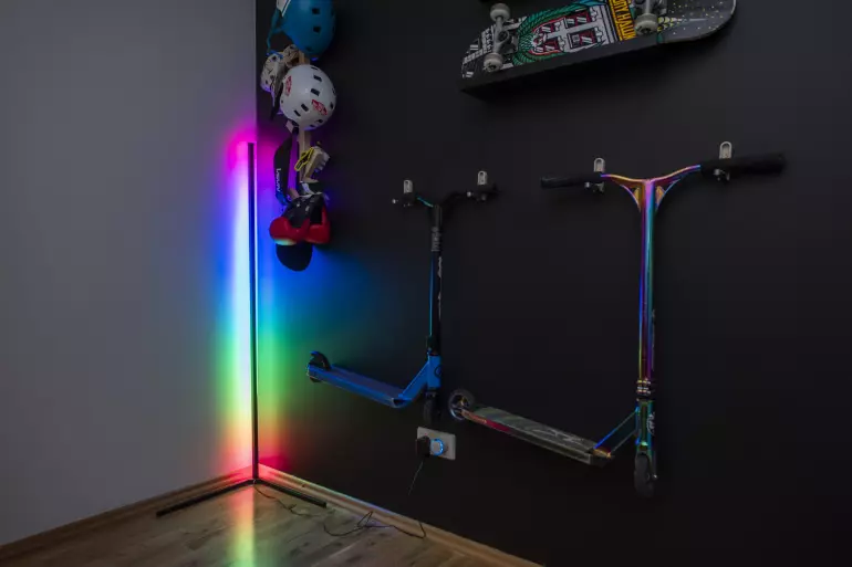 Stojanová lampa LED 66031 KB Corner 01 B 3000K RGB+W,6