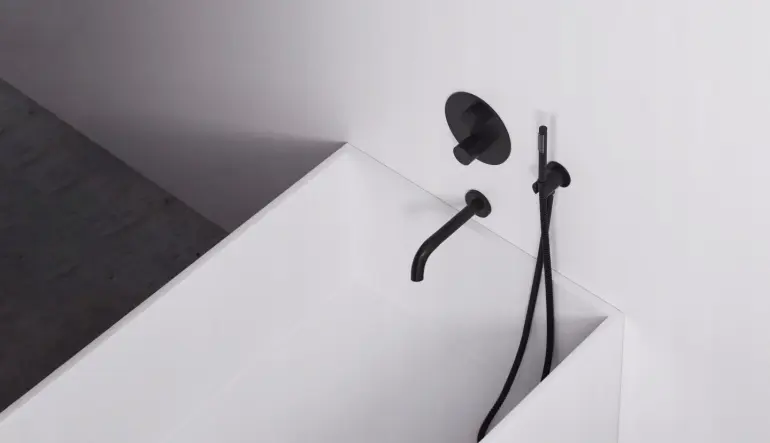 Podomietková vaňová batéria Rea Lungo čierna + box