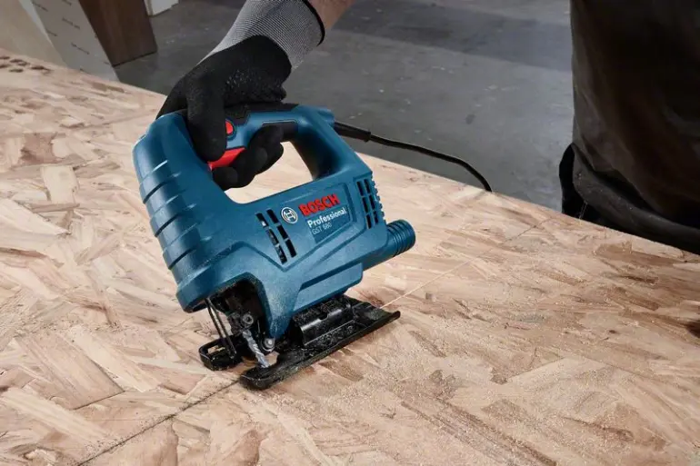 Priamočiara píla Bosch Professional 500 W GST 680