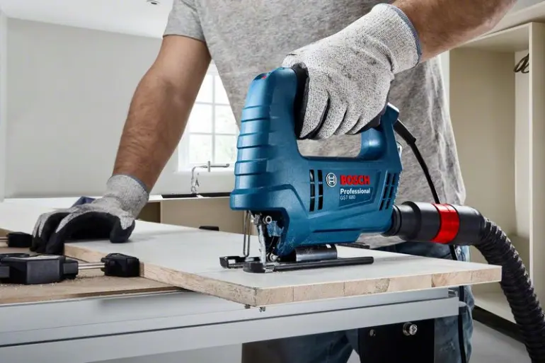 Priamočiara píla Bosch Professional 500 W GST 680