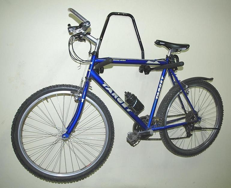 Univerzálny držiak na stenu na uloženie bicyklov, rebríkov atď.