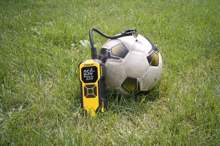 Stanley Akumulátorový Mini kompresor 12V 10 bar,6