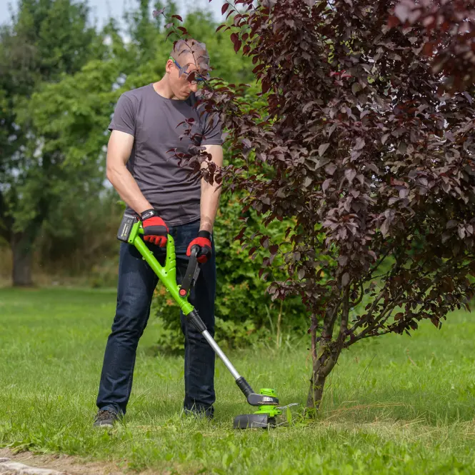 Akumulátorový vyžínač 2,0 AH 4garden APK2521S