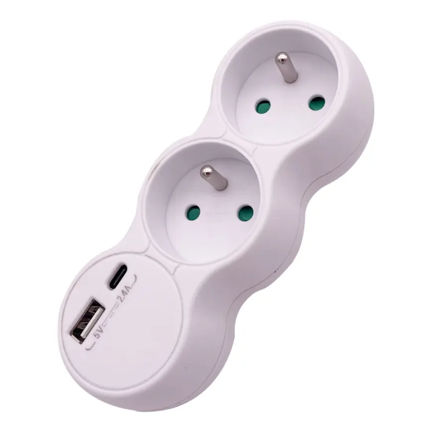 Adaptér 2X2P+Z + USB TYP A UND C 2.4A