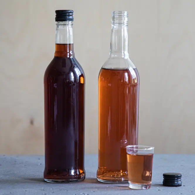 Fľaša 500 ml úzka na alkohol s čiernym uzáverom na závit 6 ks