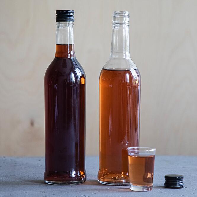 Fľaša 500 ml úzka na alkohol s čiernym uzáverom na závit 6 ks