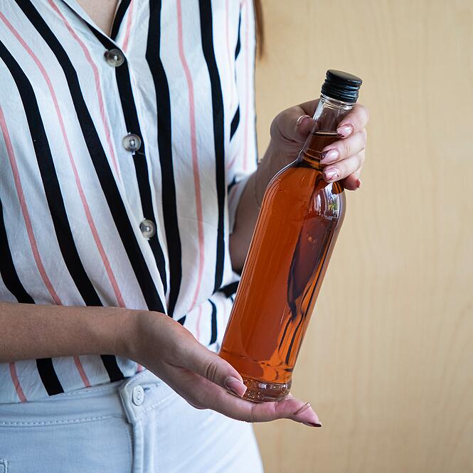 Fľaša 500 ml úzka na alkohol s čiernym uzáverom na závit 6 ks