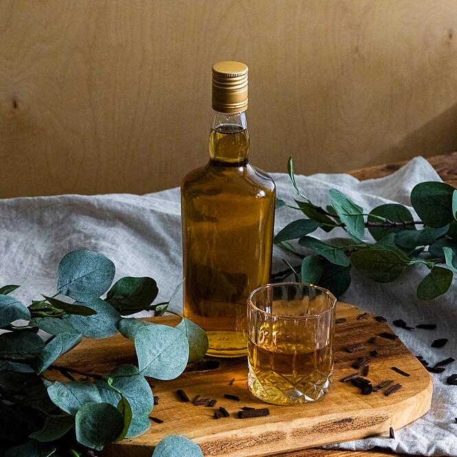 Fľaša na whisky 500 ml s uzáverom na závit
