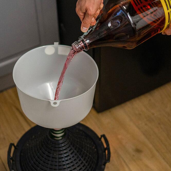 Plastový lievik fi25 na fermentačné balóny s vysokým okrajom