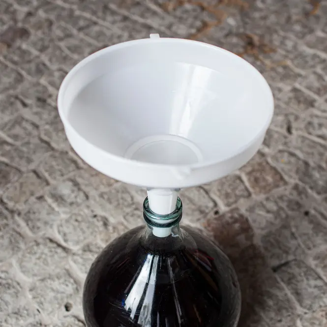 Plastový lievik fi30 cm,4