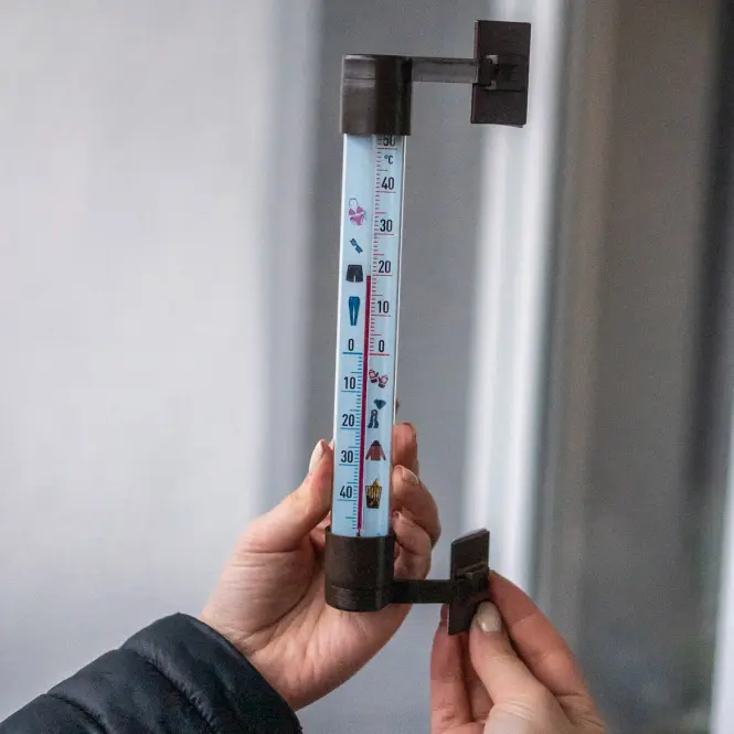 Vonkajší teplomer s grafikou – oblečenie (-50/50 °C) 23 cm mix