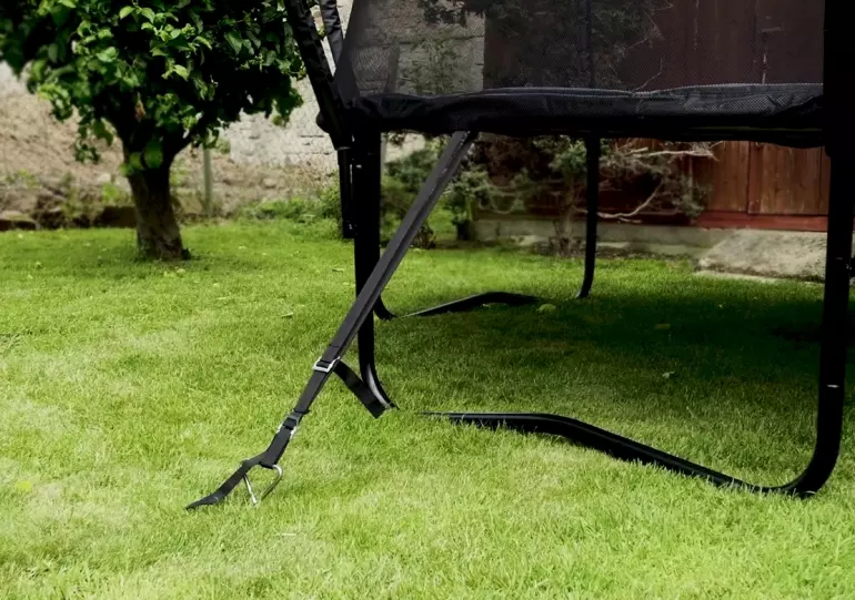 Kotviaca súprava pre trampolínu