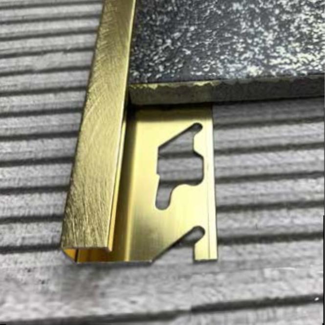 Hranový profil štvorcový hliník Anod Gold Brushed „spiga” 2500/27/10 mm